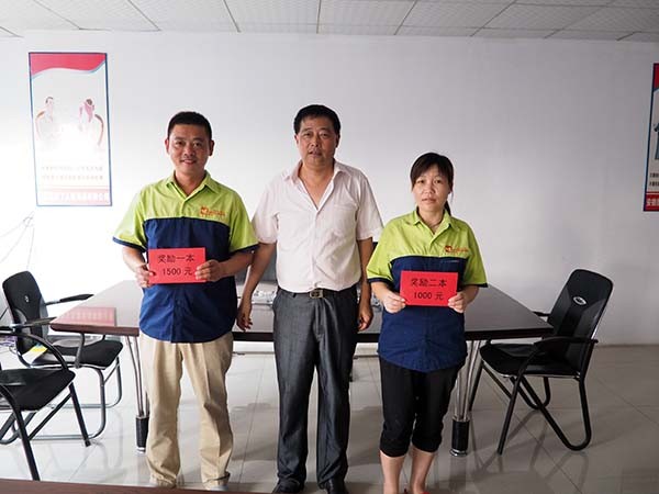 酷豆丁公司举行拔河比赛