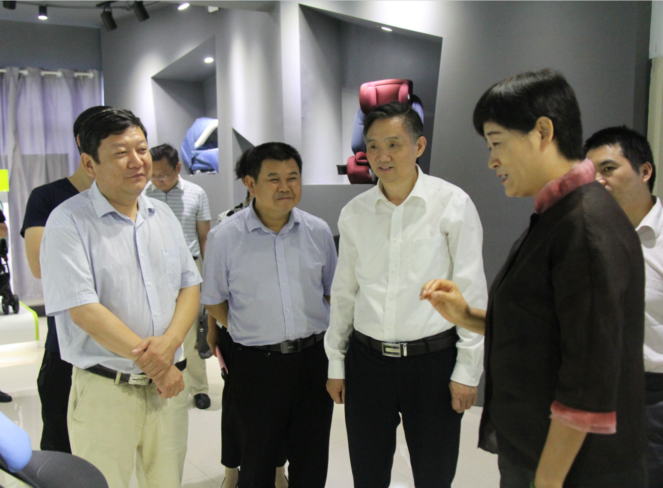 热烈欢迎安徽省发展民营经济领导组莅临我司考察调研