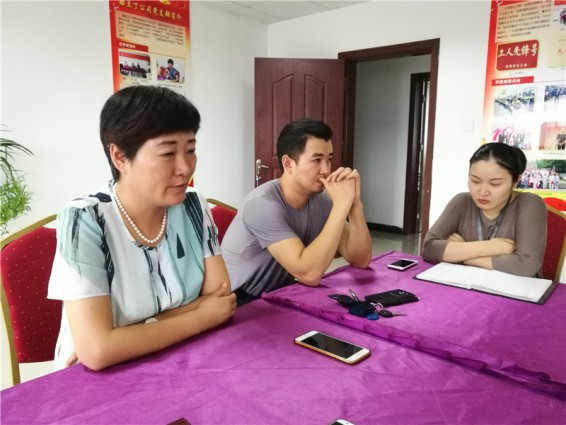 张迎年为党员上党课