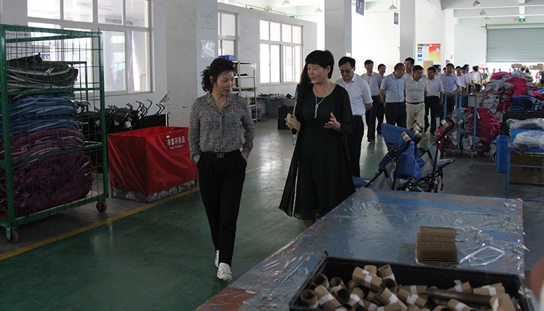 副市长余泳带领百名企业家莅临酷豆丁参观指导工作