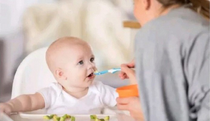 5个妙招，让孩子自己主动吃饭