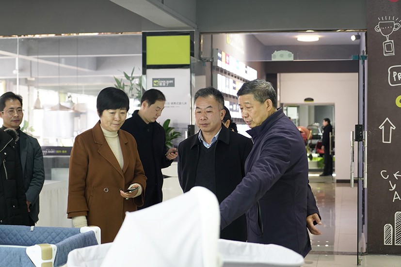 市人大周群一行来酷豆丁调研